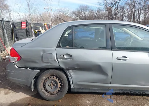 2010 Nissan Versa 1.8S из США, поврежденный, VIN 3N1BC1AP8AL410716